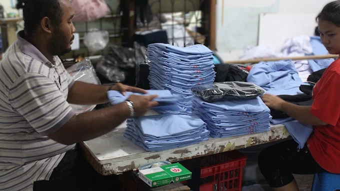 Quality control dan packing pesanan